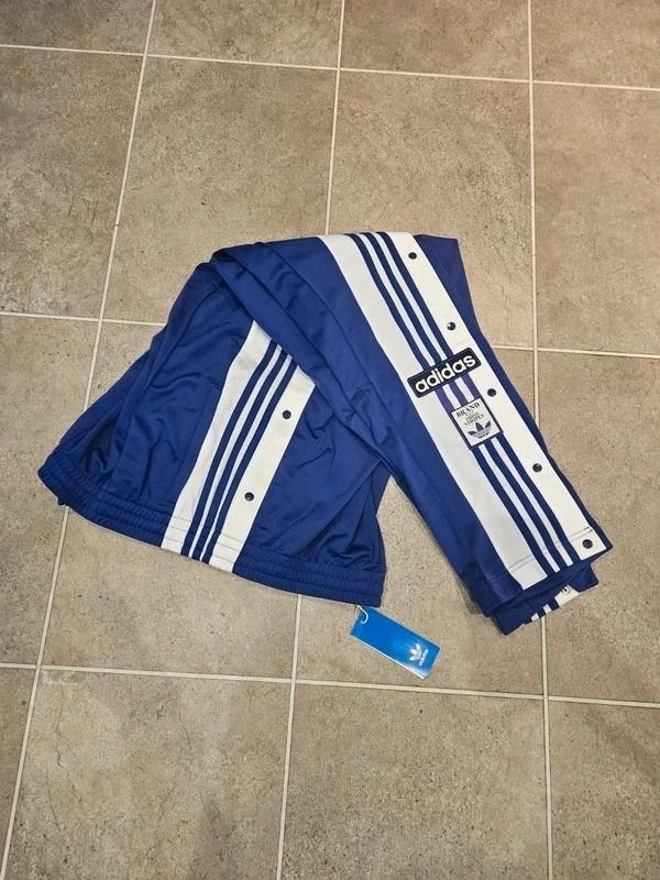 UK 20-22 / 24-26 (XL/XXL) Adidas Originals brand new poppers / snap pants